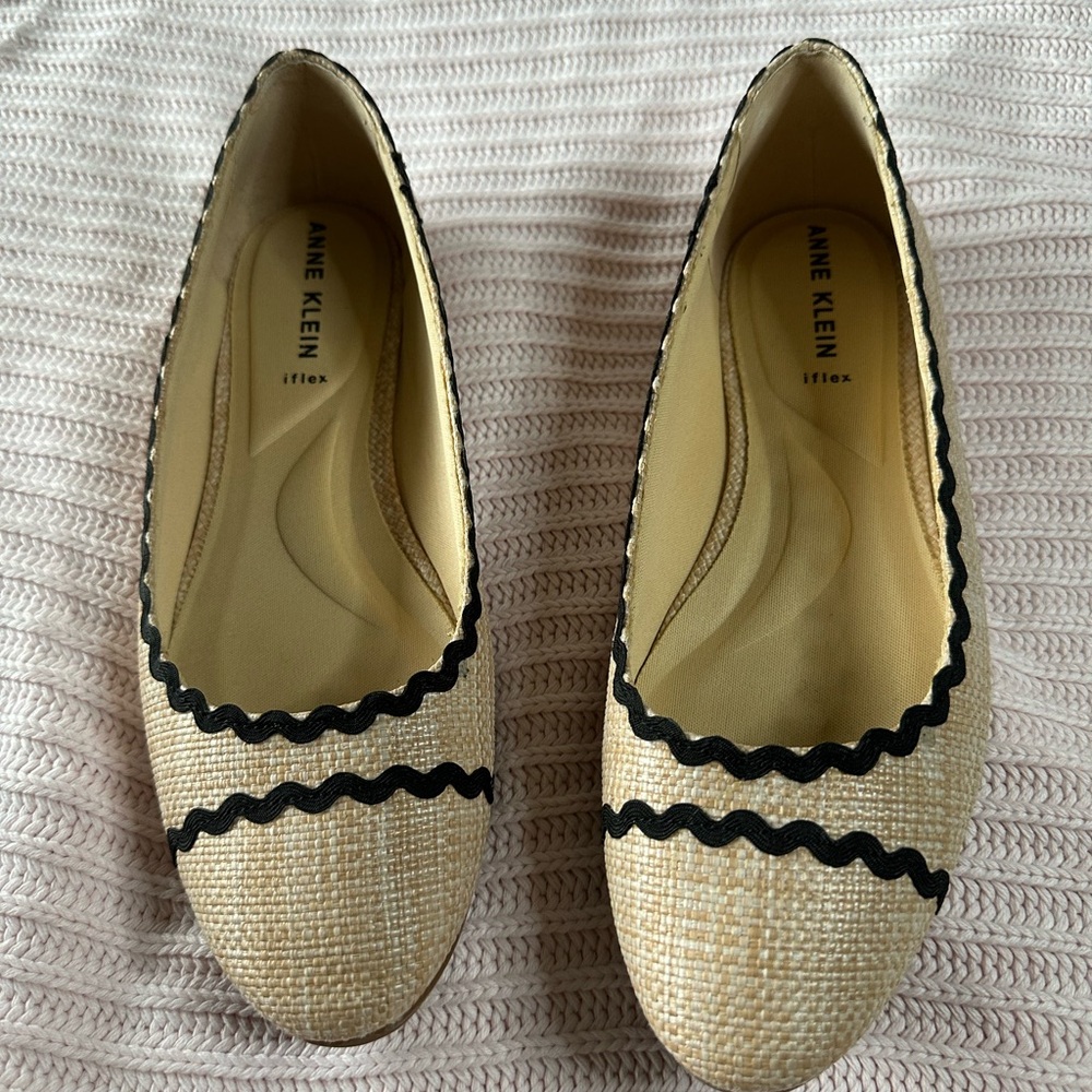 Anne Klein Cream and Black Flats